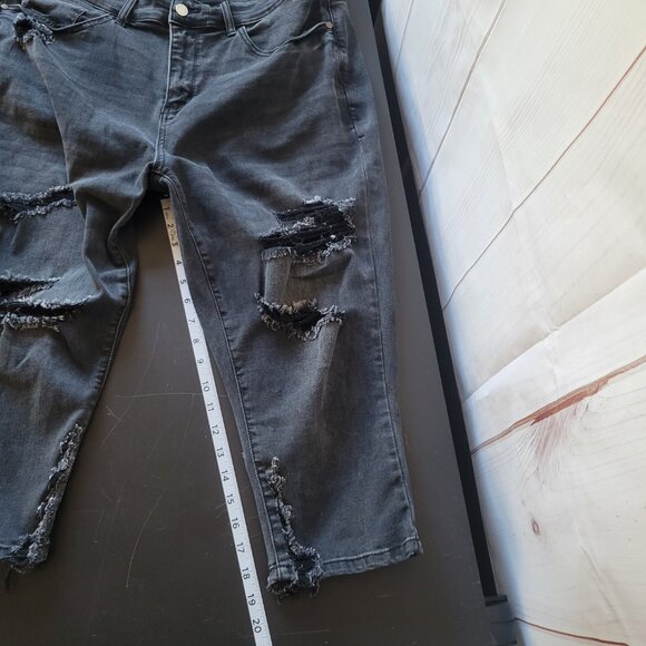 Judy Blue Skinny Fit Capri Jeans, Women’s Plus Jeans 20W, Distressed, Black, EUC - Picture 9 of 9
